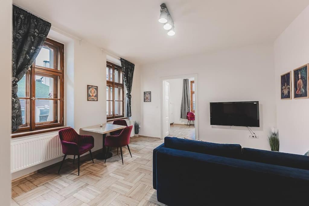 Carolina'S Yoga Apartment Hradec Králové Esterno foto