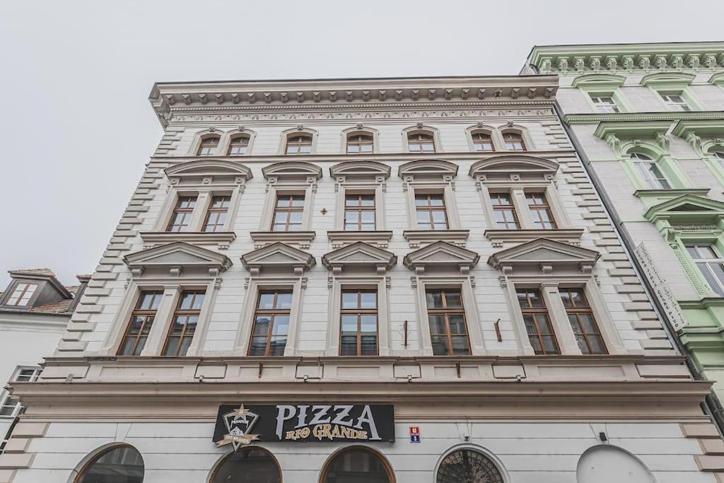 Carolina'S Yoga Apartment Hradec Králové Esterno foto