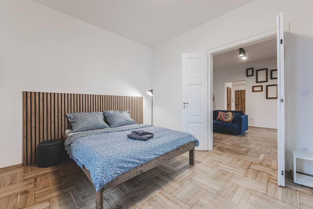 Carolina'S Yoga Apartment Hradec Králové Esterno foto